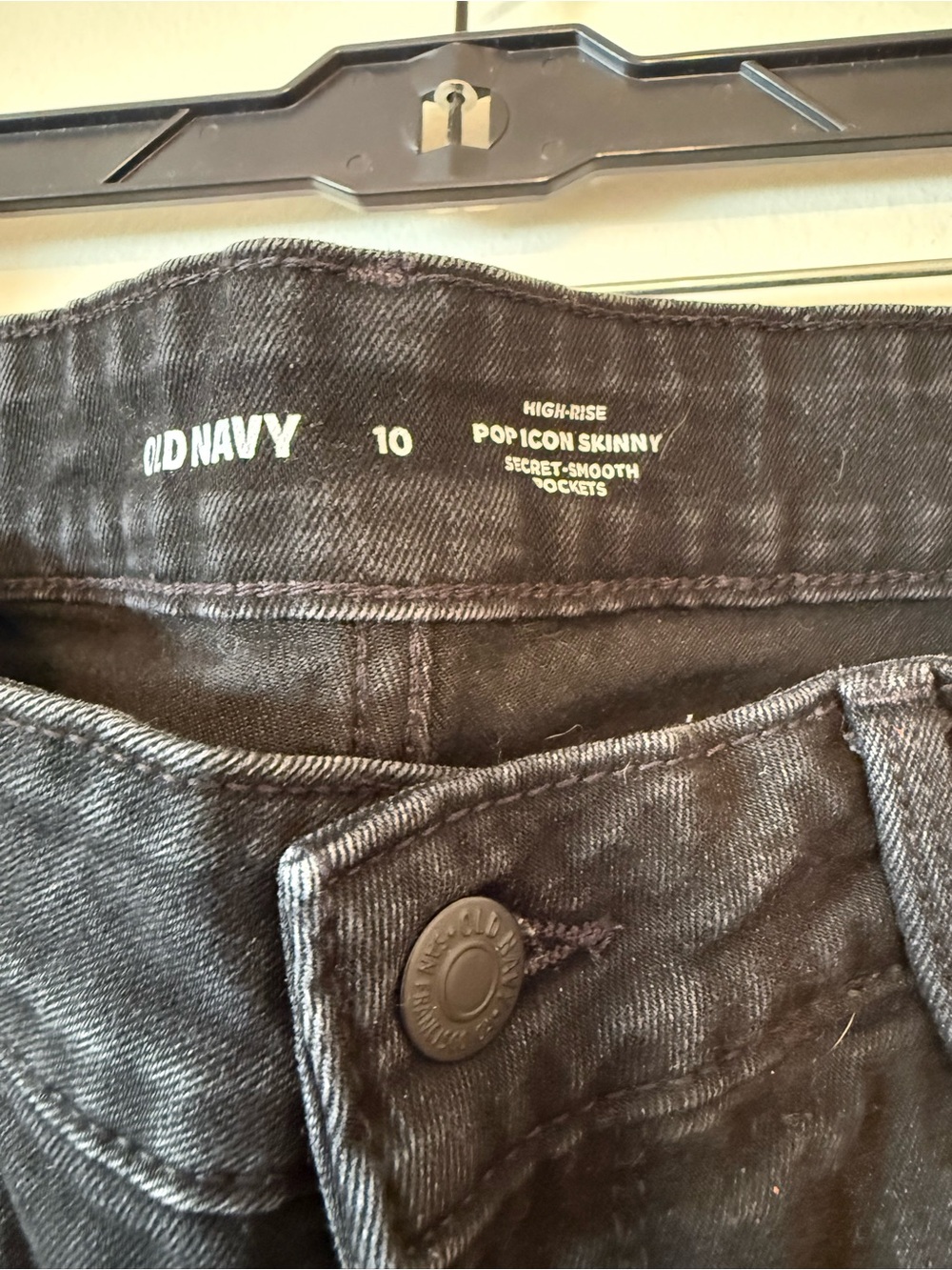 Old Navy Black High-Rise Skinny Jeans - Pop Icon - Picture 4 of 5